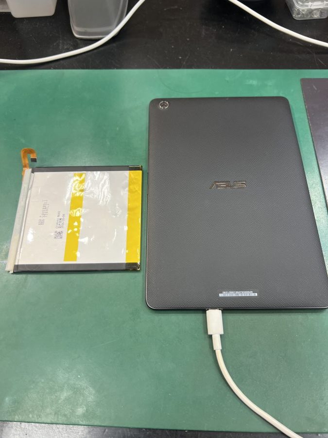 ASUS ZenPad3 8.0　バッテリー交換(F・S様) 