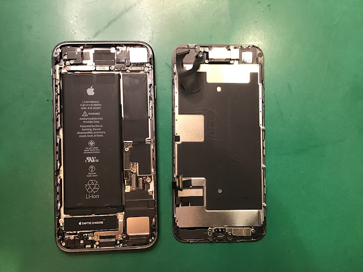iPhone修理工房港北TOKYU S.C.店です！iPhone(アイフォン)の画面が突然つかなくなってしまった方は当店にお任せください！ 