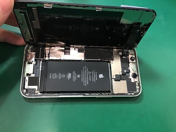 iPhone修理工房港北TOKYU S.C.店です！iPhone(アイフォン)を水没してしまった方は当店にお任せください！ 