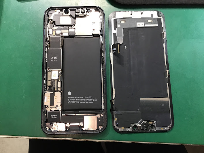 iPhone修理工房港北TOKYU S.C.店です！iPhoneが突然電源がつかなくなってしまった方は当店にお任せください！ 
