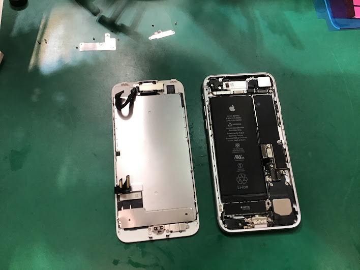 iPhone修理工房港北TOKYU S.C.店です！iPhone(アイフォン)の充電の減り早くありませんか？バッテリー交換は当店にお任せください！ 