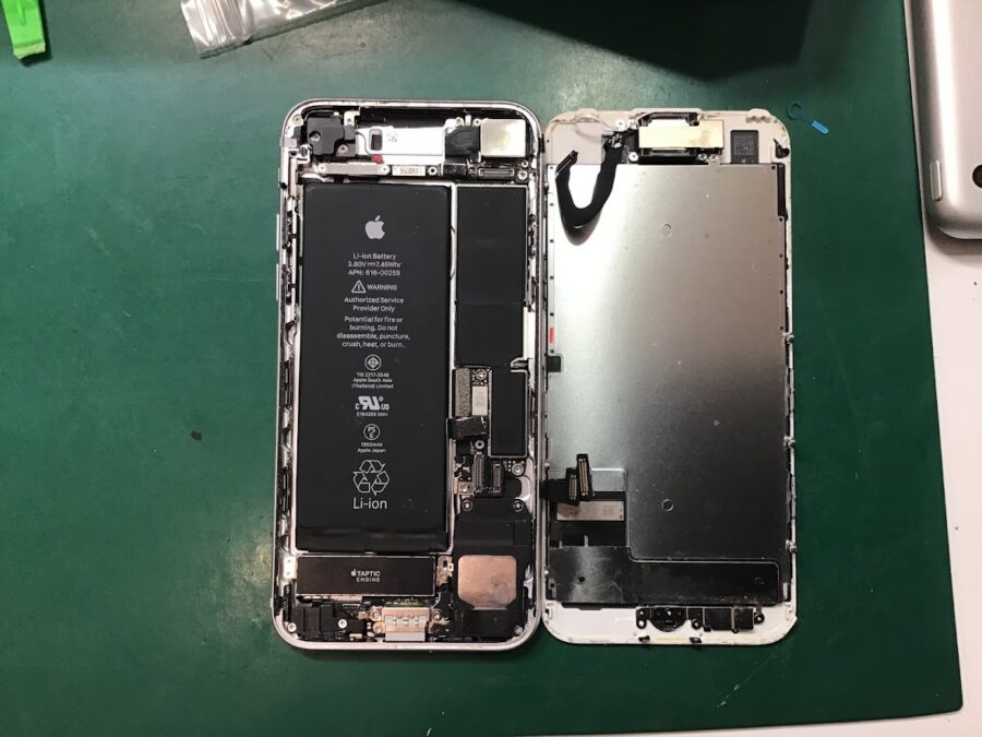 iPhone８のバッテリー持ち、そろそろ悪くなってきていませんか？データそのまま・最短即日修理のiPhone修理工房港北TOKYU S.C.店にご相談ください！！ 