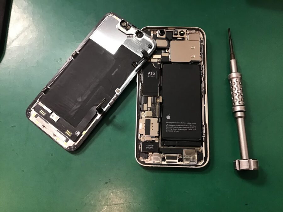 iPhone12のバッテリー持ち、そろそろ悪くなってきていませんか？データそのまま・最短即日修理のiPhone修理工房港北TOKYU S.C 店にご相談ください！！ 