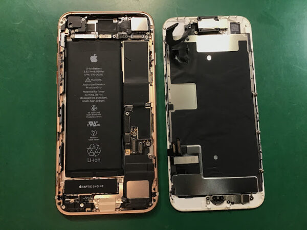 iPhoneSE２のバッテリー持ち、そろそろ悪くなってきていませんか？データそのまま・最短即日修理のiPhone修理工房港北TOKYU S.C.店にご相談ください！！ 